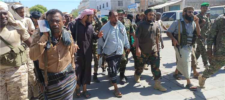 حملة ميدانية لتنظيم الأسواق وإزالة العوائق في جعار بمشاركة قيادة خنفر 