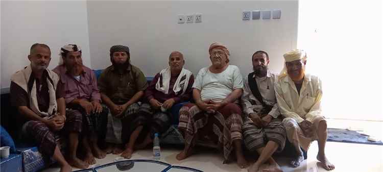 سلامة الأستاذ ناصر عوض موسى علوي تجمع الأسرة التربوية في منزله بلودر 