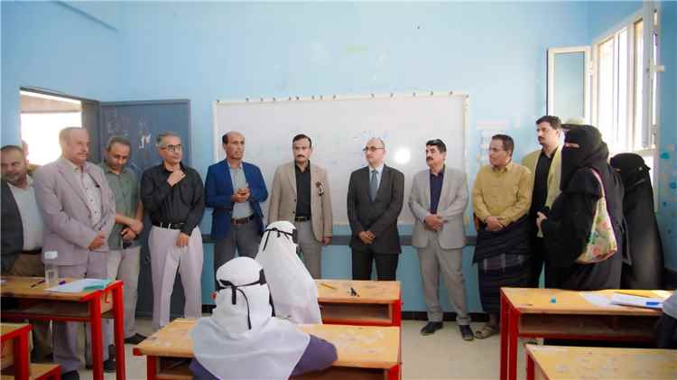 يتقدم لها 5 الاف و 386 طالب وطالبة .. محافظ شبوة يدشن امتحان