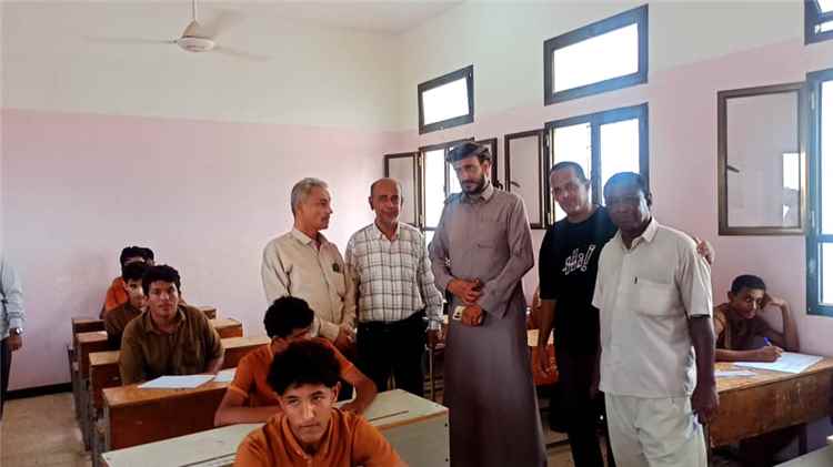 مدير عام زنجبار يشارك في تدشين اختبارات الثانوية العامة ويؤك