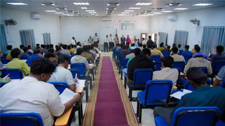 المحافظ يدشن امتحانات الفصل الثاني في مختلف كليات جامعة شبوة