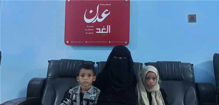 بعد عامين من الاحتجاز.. والدة في عدن تناشد بإحالة ابنها للقض