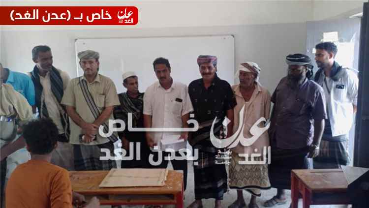 مدير عام مديرية أحور يدشن الامتحانات الوزارية للثانوية العام