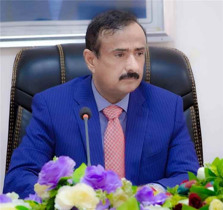 محافظ شبوة بن الوزير يشيد بجمعية الصناعات النسيجية بالروضة و