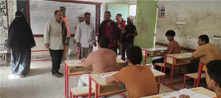 اليوسفي وباسلهف يدشّنان امتحانات الثانوية العامة في خنفر