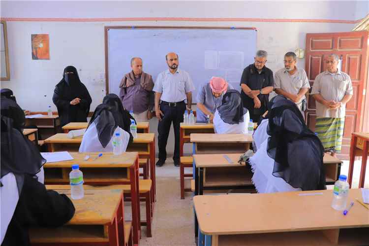الأمين العام لمحلي القطن ومدير التربية يدشنان اختبارات انهاء