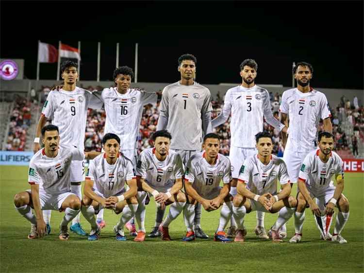 لاعبو المنتخب الوطني يخرجون عن صمتهم ويطالبون بصرف مكافآتهم 