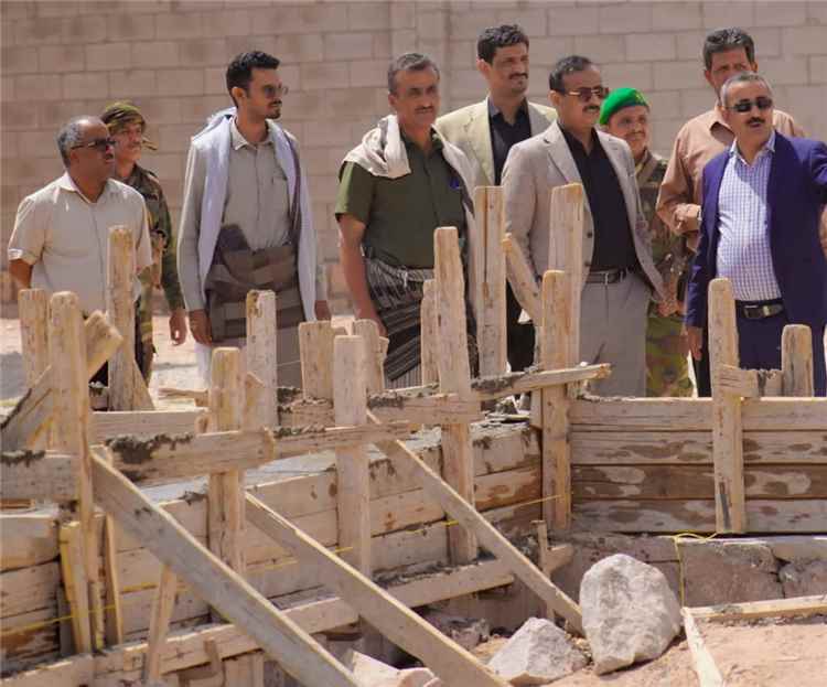 محافظ شبوة يدشن الاعمال الانشائية في مشروع بناء 3 بكلية المج