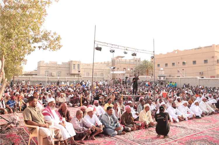 مهرجان الوصال الخامس يحتفي بزفاف 56 عريساً وعروساً