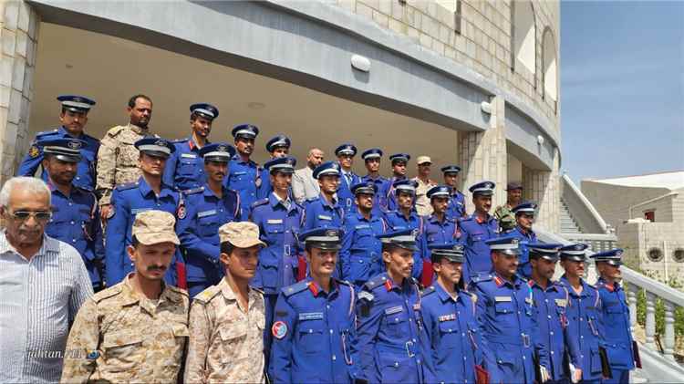 محافظ الضالع يكرّم خريجي كلية الطيران والدفاع الجوي الدفعة الـ34 من منتسبي محور الضالع 