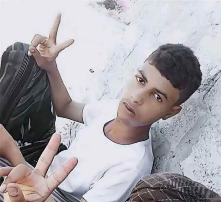 مدير عام رضوم يقدم واجب العزاء لأسرة الشهيد عوض هادي عوض البيلق 