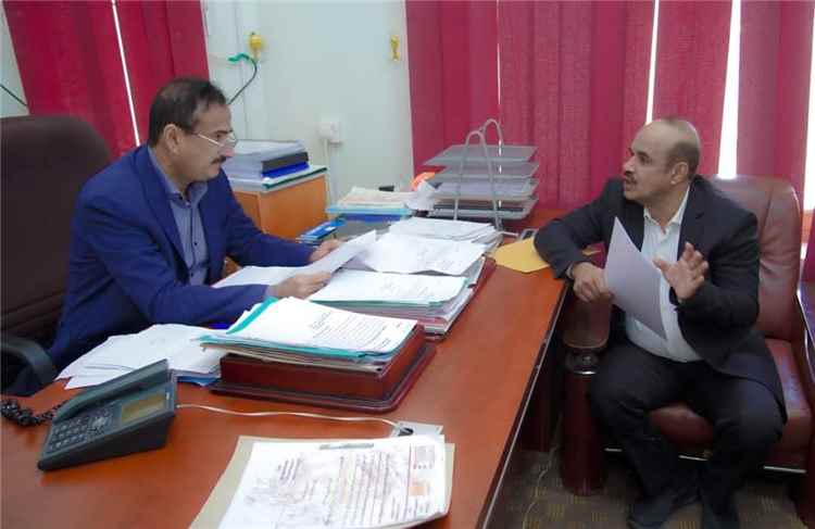 محافظ شبوة يطلع على نتائج مسوحات وتحديث بيانات الفا و452 مشروعا 