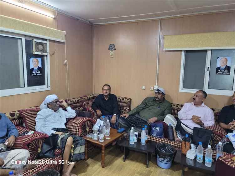 في لفتة وفاء إنسانية.. وزير النقل يزور اللواء محمد