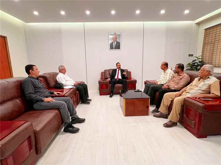وزير الأشغال يناقش مشاريع قطاع الطرق والتوسع العمر
