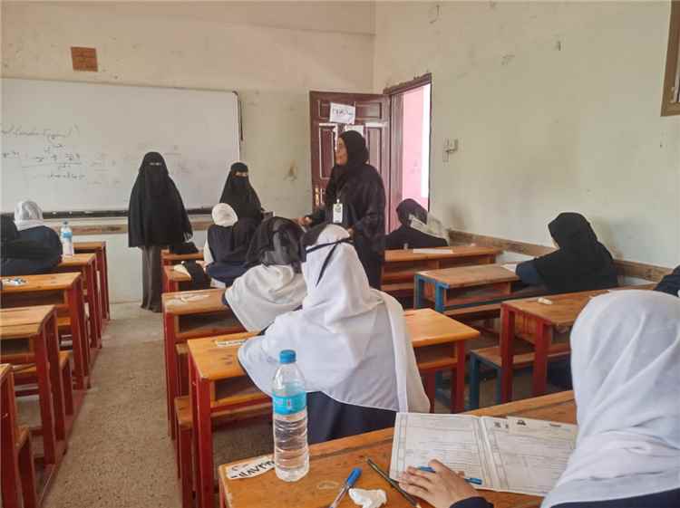 مارب:اللجنة الفرعية والفريق الوزاري يتفقدان سير الاختبارات ف