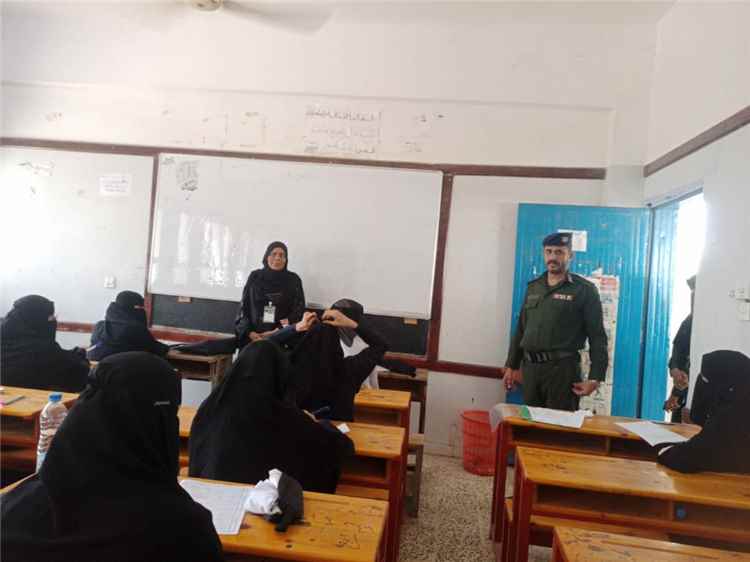 مارب: اللجنة الفرعية والفريق الوزاري يتفقدان سير الاختبارات 