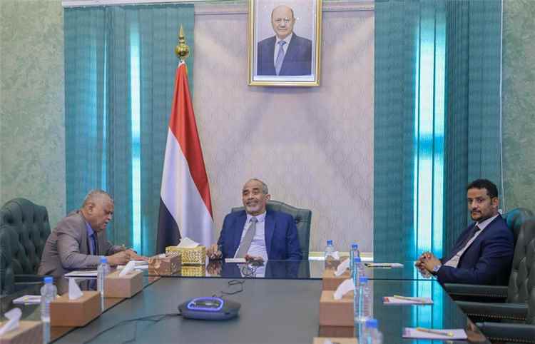 عضو مجلس القيادة محمود الصبيحي يلتقي السفير الأمريكي بمناسبة