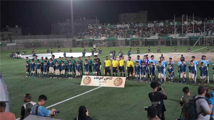 افتتاح استثنائي لبطولة كأس الوفاء في عدن وسط حضور جماهيري كب