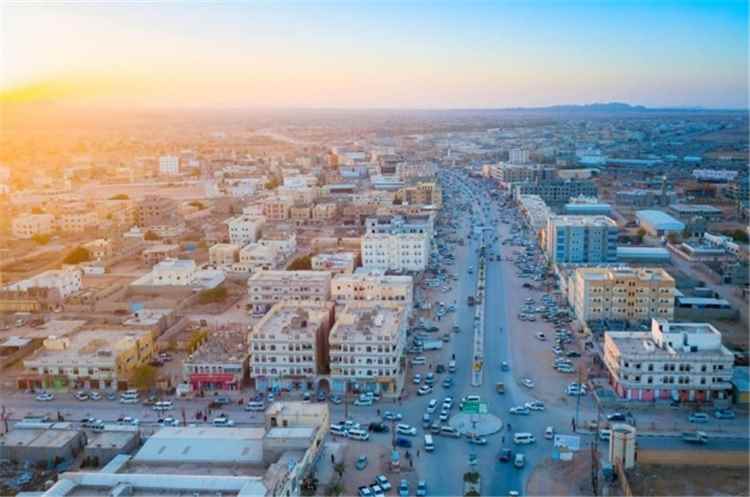 حادثة مأساوية في عتق.. خلاف بين أشقاء ينتهي بسقوط 