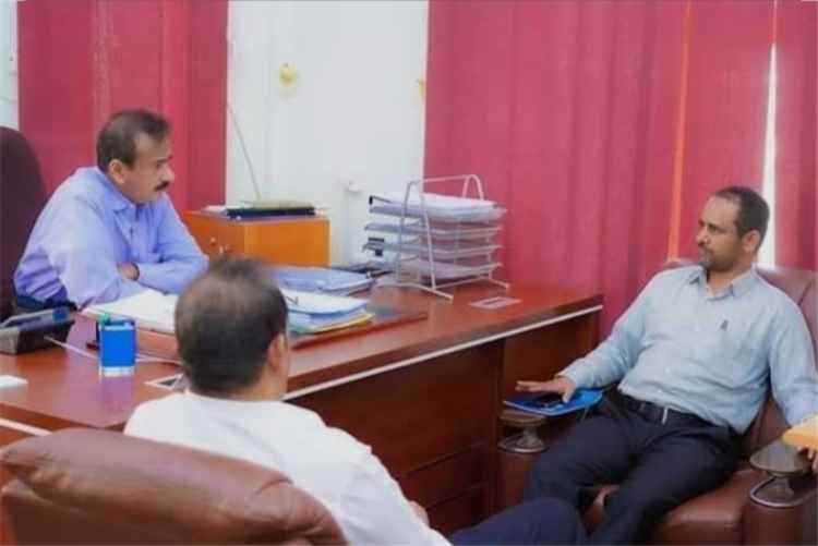 محافظ شبوة يطّلع على الترتيبات الفنية لتنفيذ أول م
