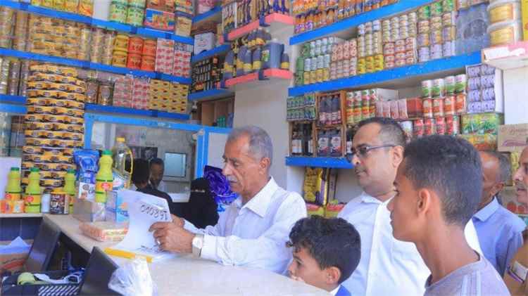 ضبط وإتلاف مواد غذائية منتهية الصلاحية خلال حملة ر