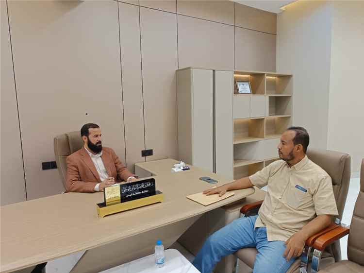 المحافظ الرباش يلتقي مدير الموارد المائية ويؤكد أه