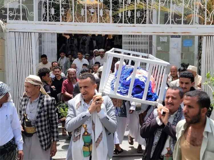فاجعة تهز تعز.. حريق مأساوي يودي بحياة أسرة كاملة أثناء نومه