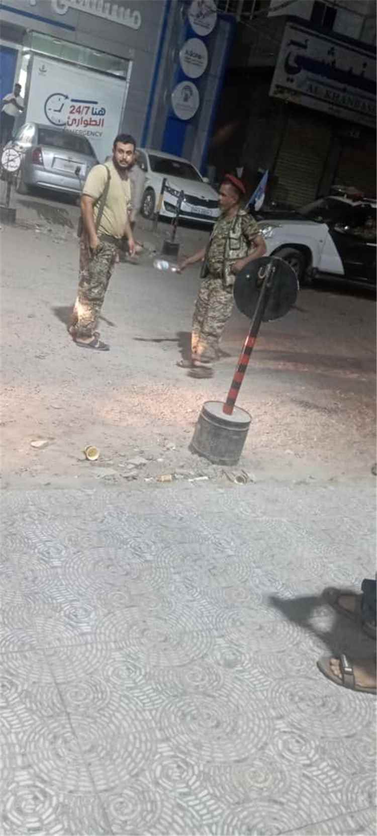 عاجل| اعتداء مسلح يستهدف منزل وزير الدولة محافظ عدن ويسفر عن قتلى وجرحى