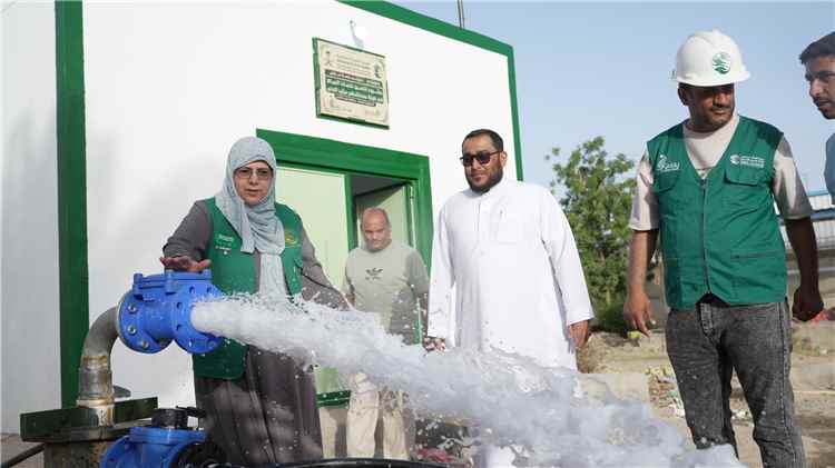 بدعم من مركز الملك سلمان.. تركيب منظومتين للطاقة الشمسية وتج