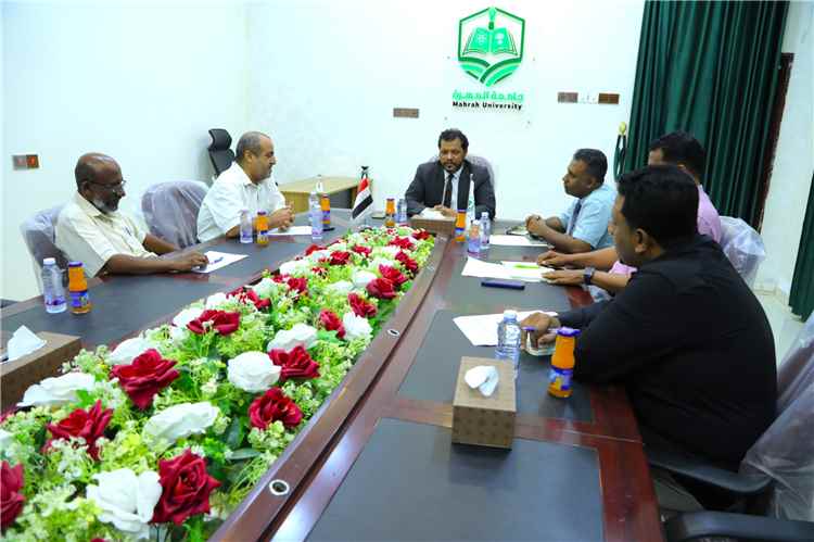 نائب رئيس جامعة المهرة للدراسات العليا والبحث العلمي  يبحث م