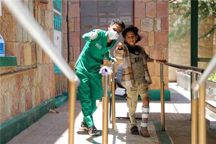 مركز الأطراف الصناعية وإعادة التأهيل بتعز يقدم أكثر من 10 آلاف خدمة مجانية لـ3588 مستفيداً خلال خمسة أشهر