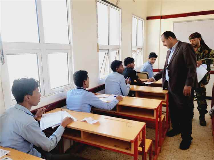 مدير عام قعطبة الشاعري يتفقد سير اختبارات الثانوية العامة في