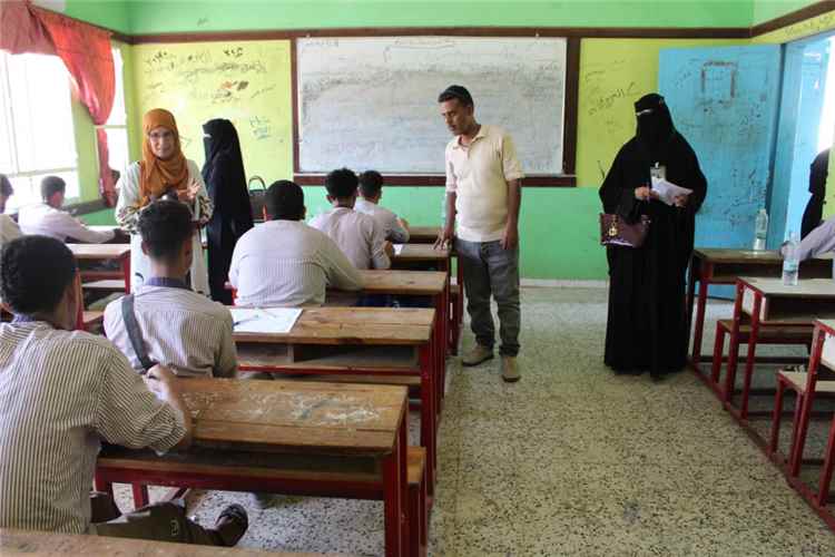 لجنة الاختبارات بلحج تواصل نزولاتها الميدانية لمتابعة سير اختبارات الثانوية العامة
