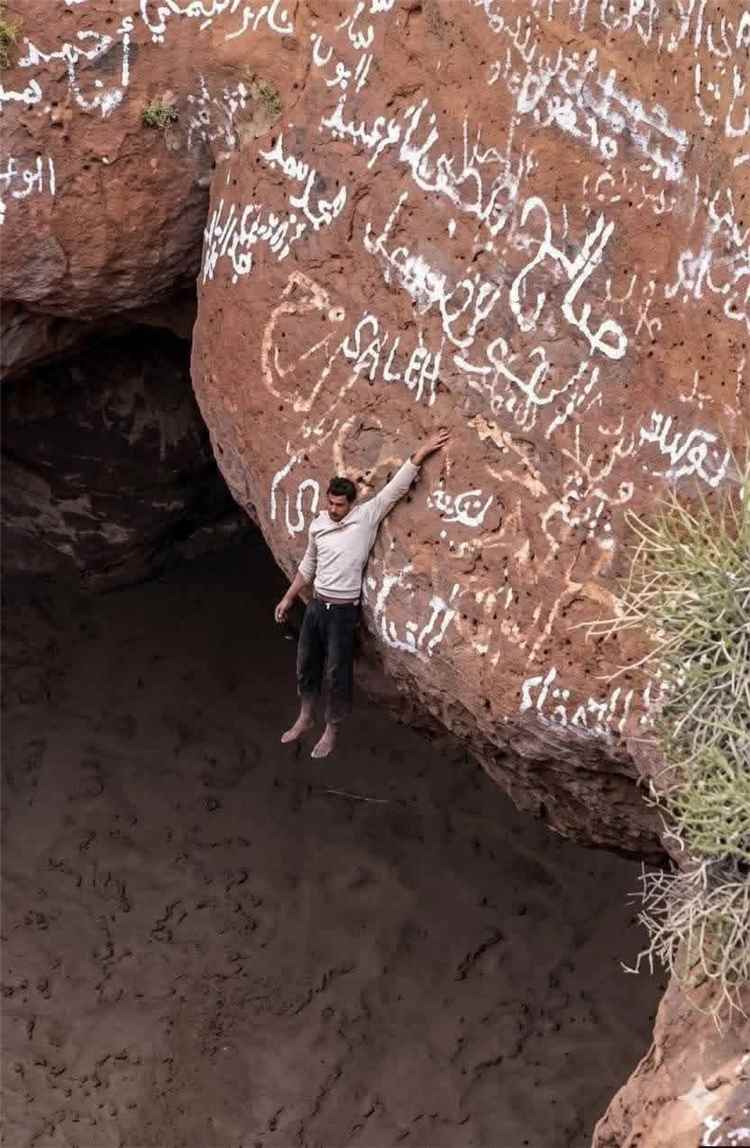 كاتب صحفي: القعقاع يجسد مأساة المواهب اليمنية المهملة