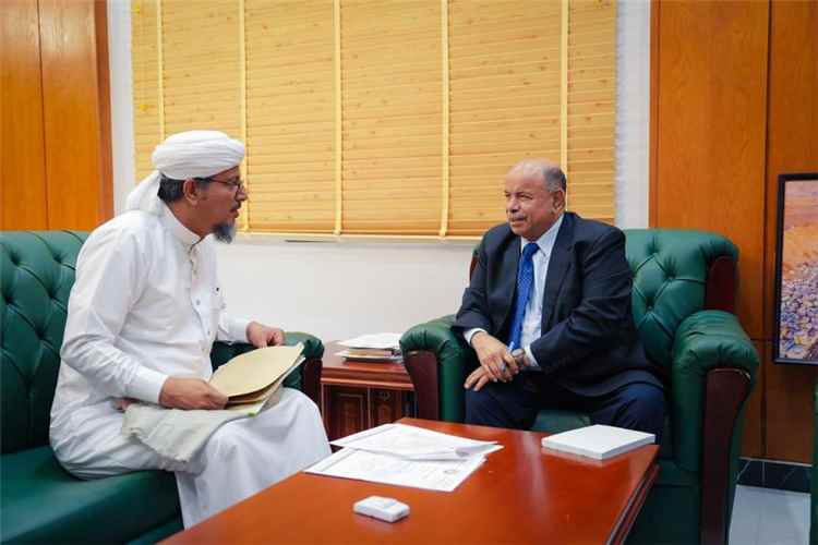 الخنبشي يطلع على نشاط كلية المجتمع بالشحر وجهودها في إعداد الكفاءات المهنية