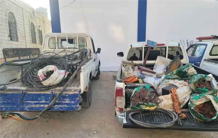 ضبط عصابة سرقة كابلات الكهرباء ومتورطين بشراء المسروقات في فُوّة بالمكلا