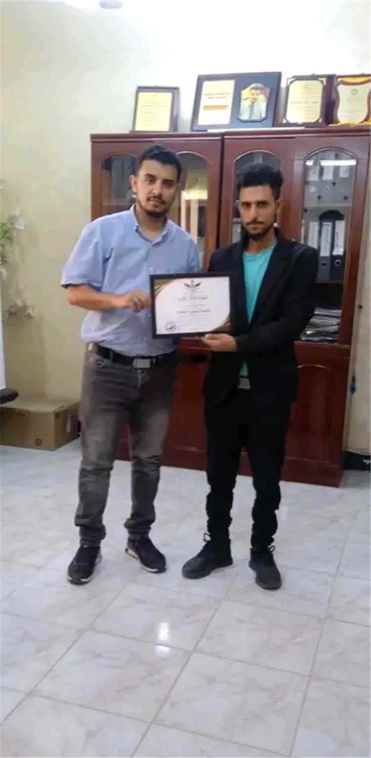 رئيس مؤسسة إراف للتنمية ورعاية الشباب يكرم مدير عام مكتب الشؤون الاجتماعية والعمل بعدن 