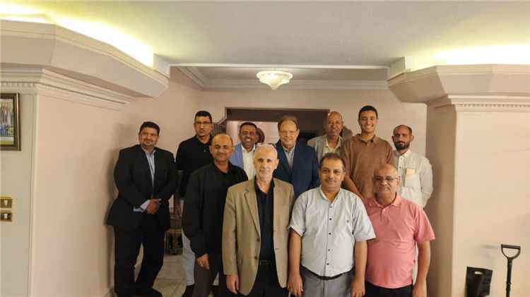الرئيس علي ناصر محمد يناقش مع قيادات صحية تحديات القطاع الصحي في عدن