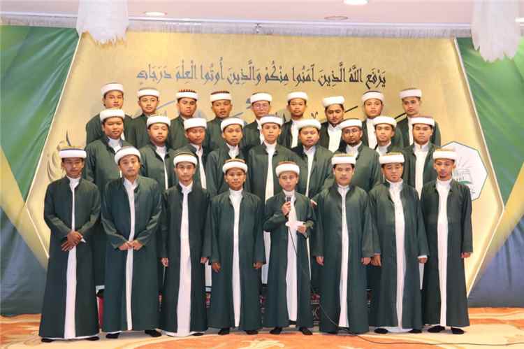 جامعة الأحقاف تحتفي بخريجي الدفعة الخامسة "الداعون إلى الخير" بالمكلا