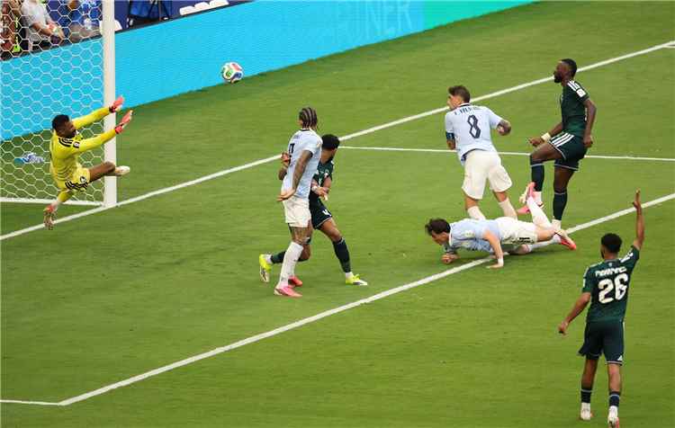 أوروجواي تنجو من الخسارة أمام السعودية لتخطف تعادلا مثيرا في مونديال 2026م