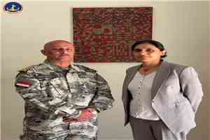 رئيس مصلحة خفر السواحل اليمنية يلتقي سفيرة المملكة المتحدة لدى اليمن لبحث التعاون والأمن البحري