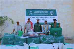 مركز الملك سلمان للإغاثة يوزع مساعدات إيوائية طارئة للمتضرين من الحريق في مخيم نشطون للنازحين بمحافظة المهرة