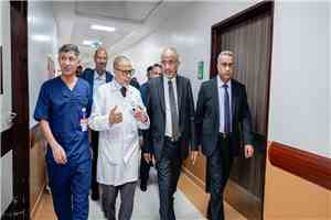 عضو مجلس القيادة الرئاسي الصبيحي يزور مستشفى الامير محمد بن سلمان بعدن