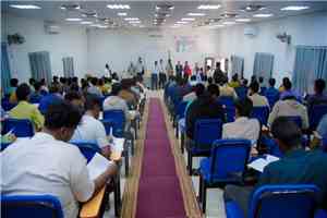 المحافظ يدشن امتحانات الفصل الثاني في مختلف كليات جامعة شبوة