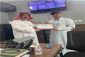 تكريم الشيخ صالح فريد العولقي من قيادة رابطة المنتخبات الوطنية بجدة