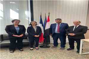 وكيل وزارة الصحة يلتقي بالسفيرة الفرنسية لمناقشة الاوضاع الصحية والانسانية في اليمن