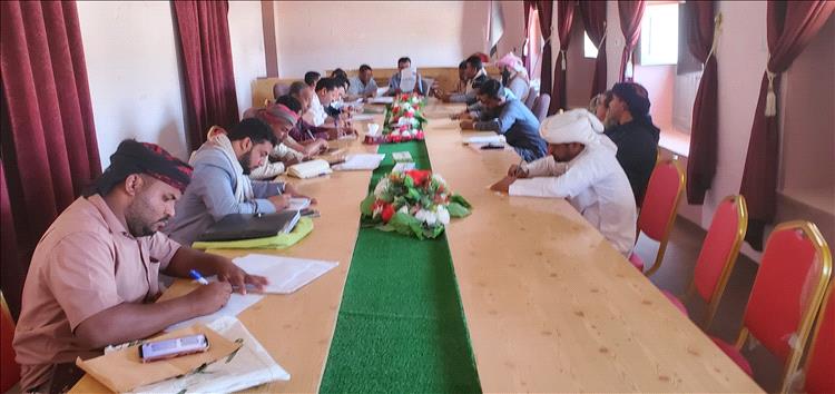 فتح مظاريف مناقصات العامة بشأن بناء 9 صفوف دارسيه بمدرسة منخر بنين و بناء الطابق الثاني لمكتب الصحة والسكان التابعة للسلطة المحلية بمديرية القطن