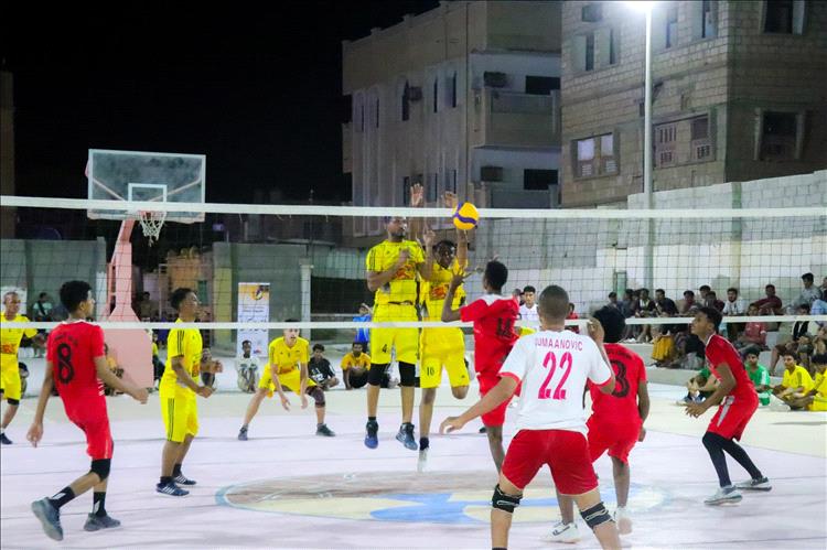 بثلاثية نظيفة الصيادين يحلق إلى المربع الذهبي على حساب الشعب في افتتاح طائرة كأس حضرموت تجمعنا بالشحر 