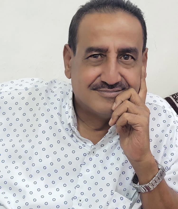 صحافي يهاجم “فوضى المشهد الإعلامي” في عدن: إقصاء الرواد واستبدالهم بـ«نشطاء فيسبوك» إساءة لتاريخ الصحافة