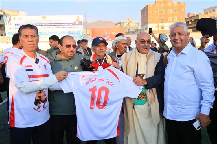 صنعاء تحتفي بالنجم الاسطوري يحي جلاعم